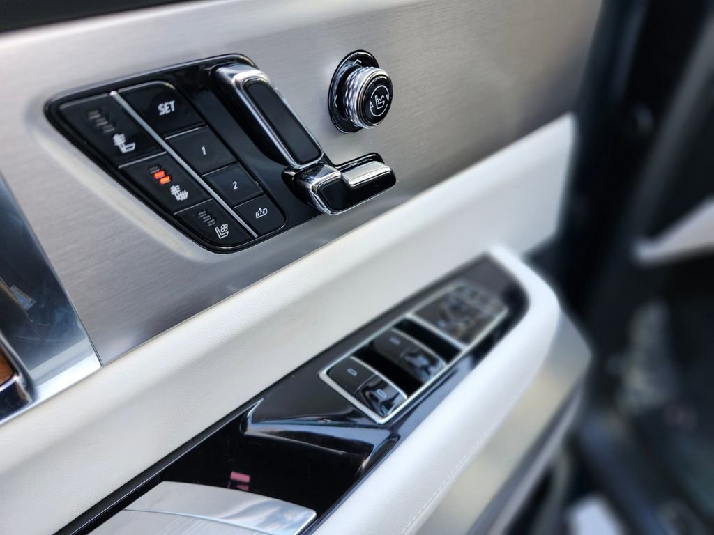 Used 2026 Cadillac Vistiq Luxury image 17
