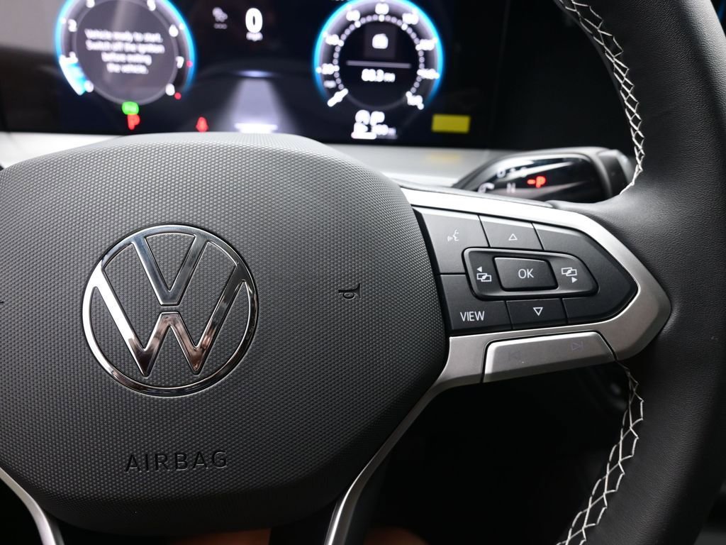 Used 2025 Volkswagen Tiguan SE image 15