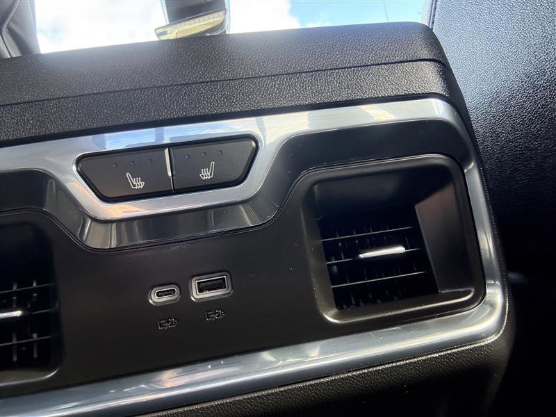 Used 2023 Chevrolet Silverado 1500 High Country w/ Technology Package image 32