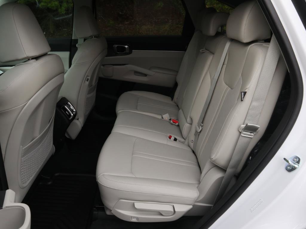 New 2025 Kia Sorento S w/ Panoramic Sunroof Package image 4