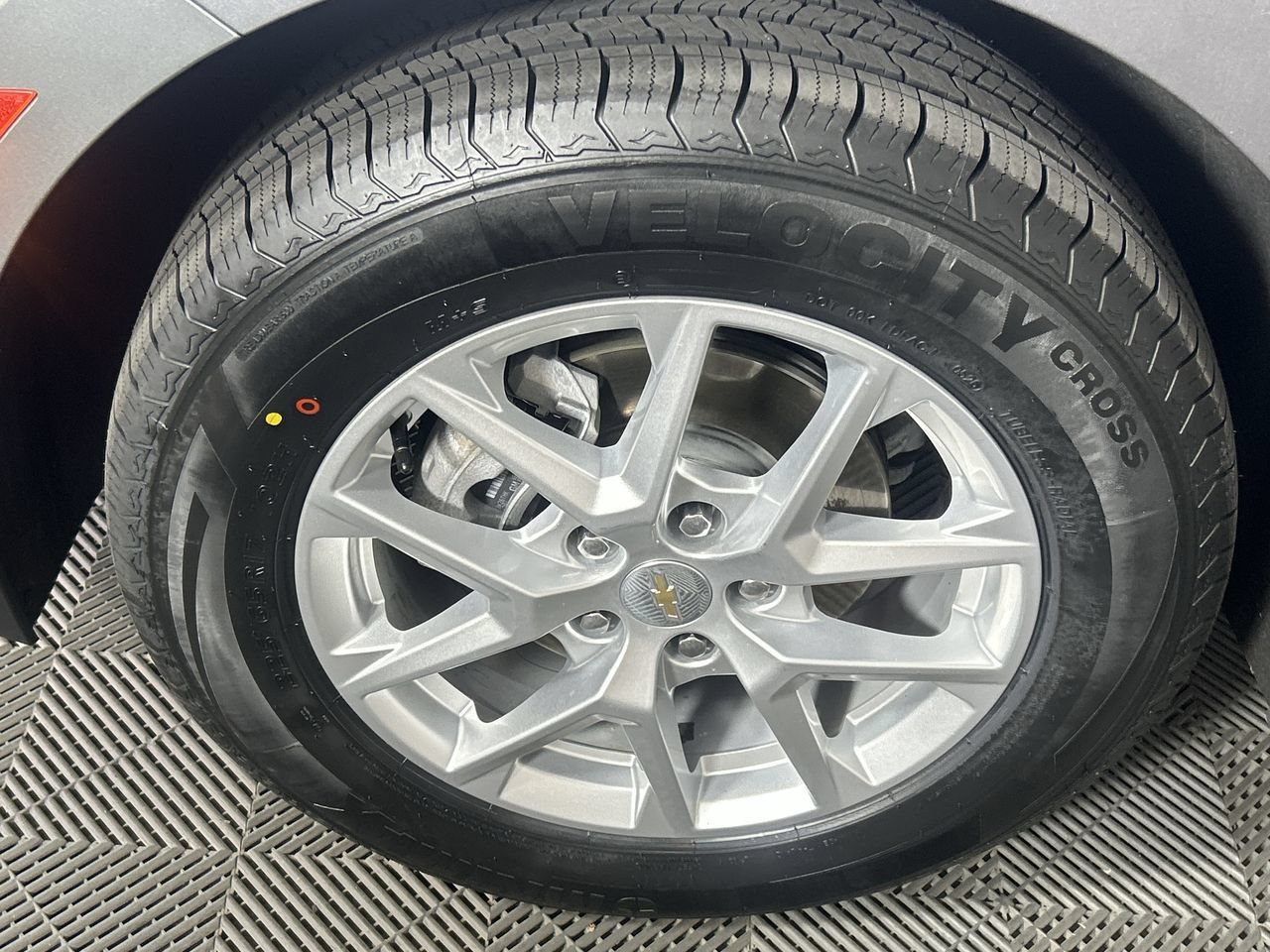 Used 2024 Chevrolet Equinox LS w/ LS Convenience Package FWD image 9