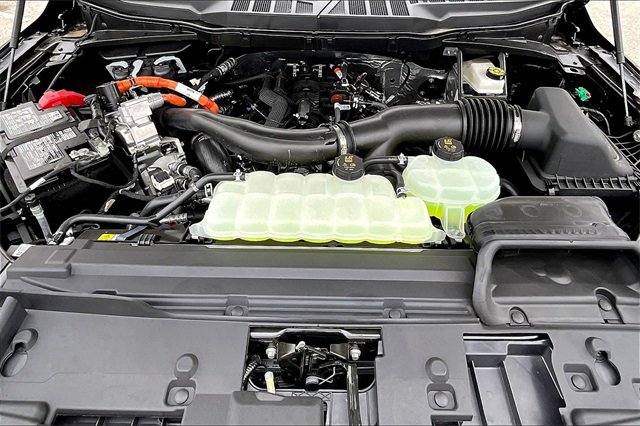 New 2025 Ford F150 Lariat w/ Equipment Group 502A High image 11