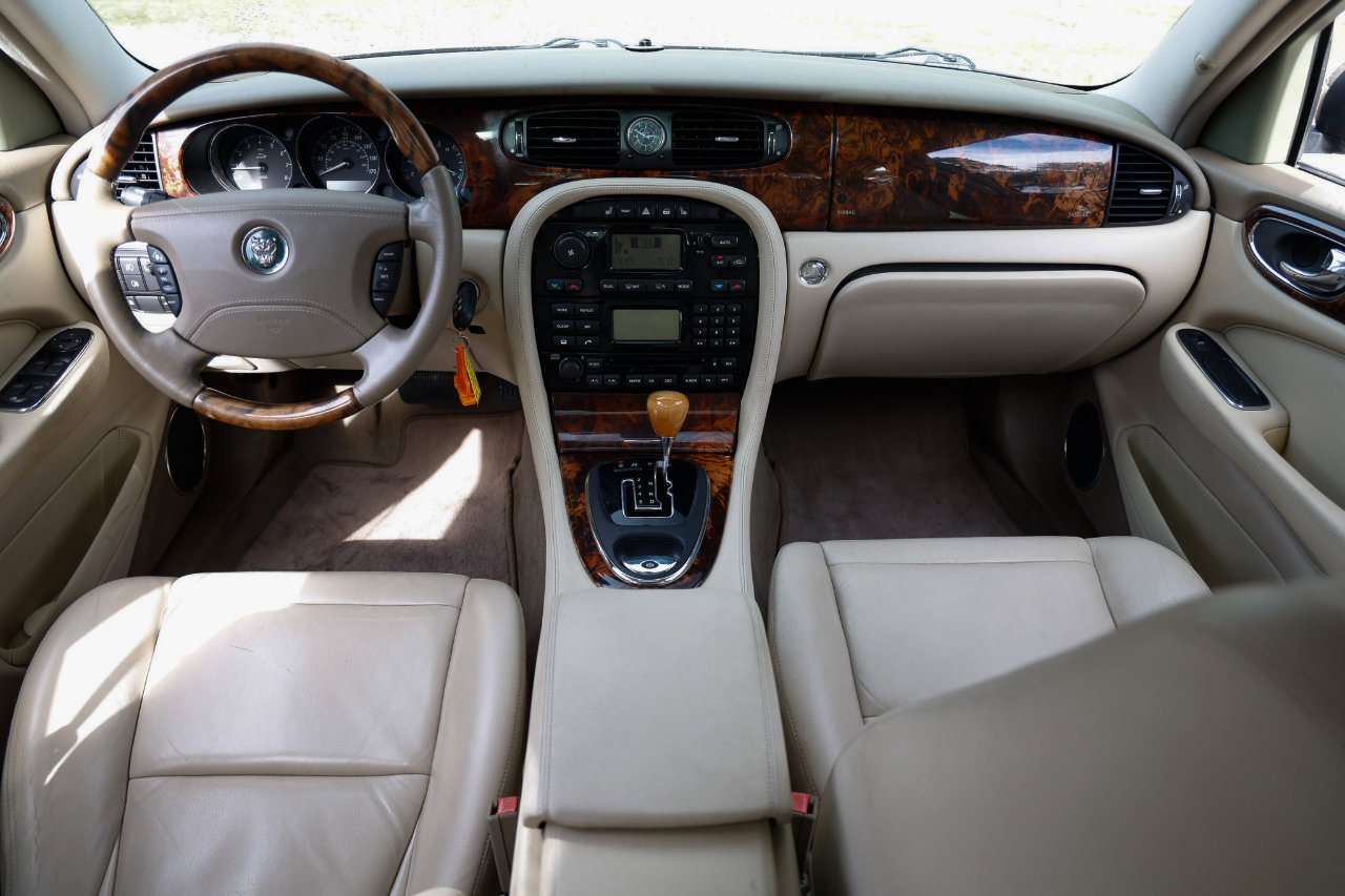 Used 2004 Jaguar XJ8 image 2