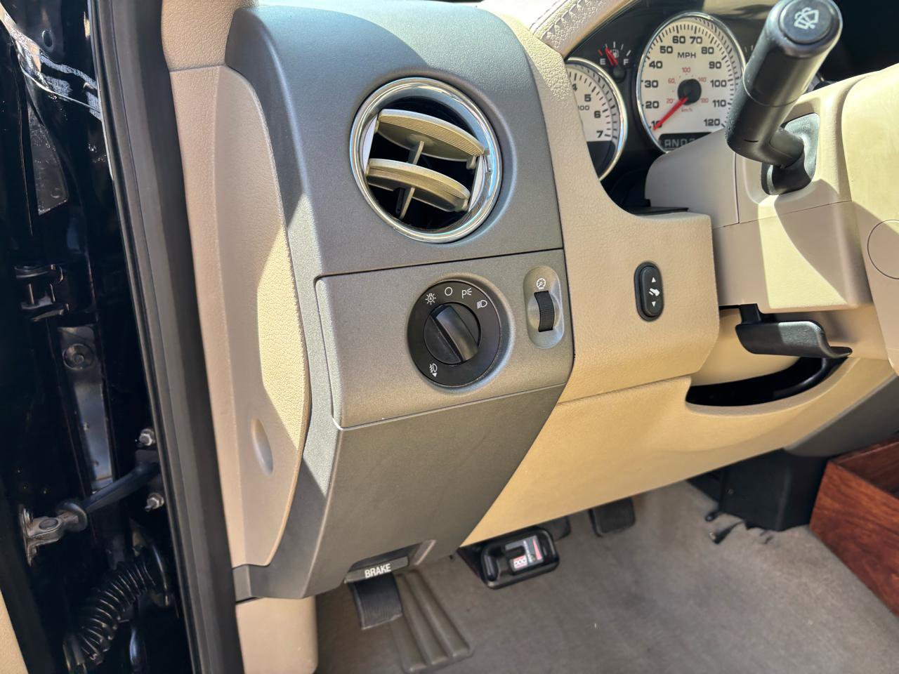 Used 2005 Ford F150 XLT AWD/4WD image 13