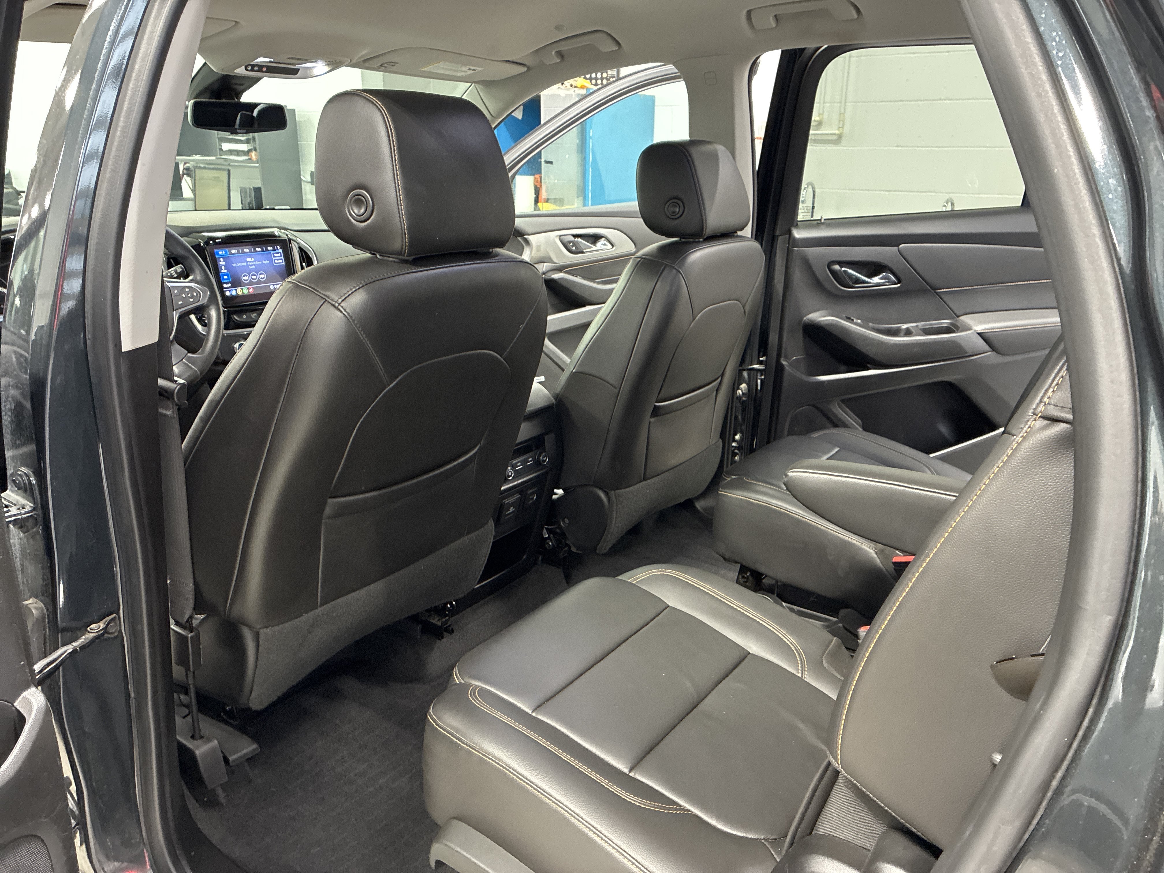 Used 2020 Chevrolet Traverse LT w/ LT Premium Package AWD/4WD image 13