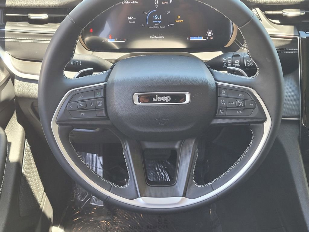 Used 2023 Jeep Grand Cherokee L Laredo AWD/4WD image 10