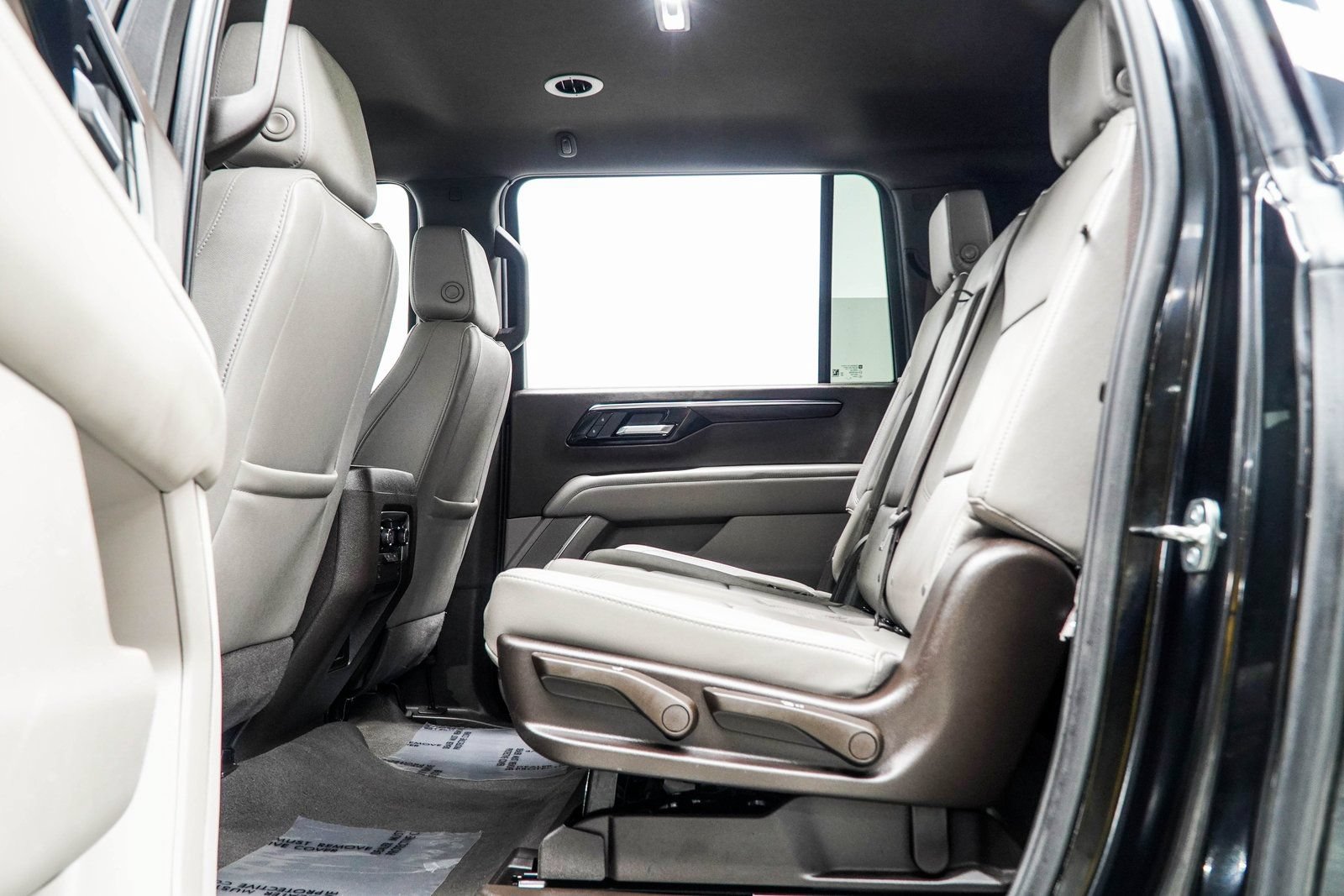 Used 2025 Chevrolet Suburban LT AWD/4WD image 45
