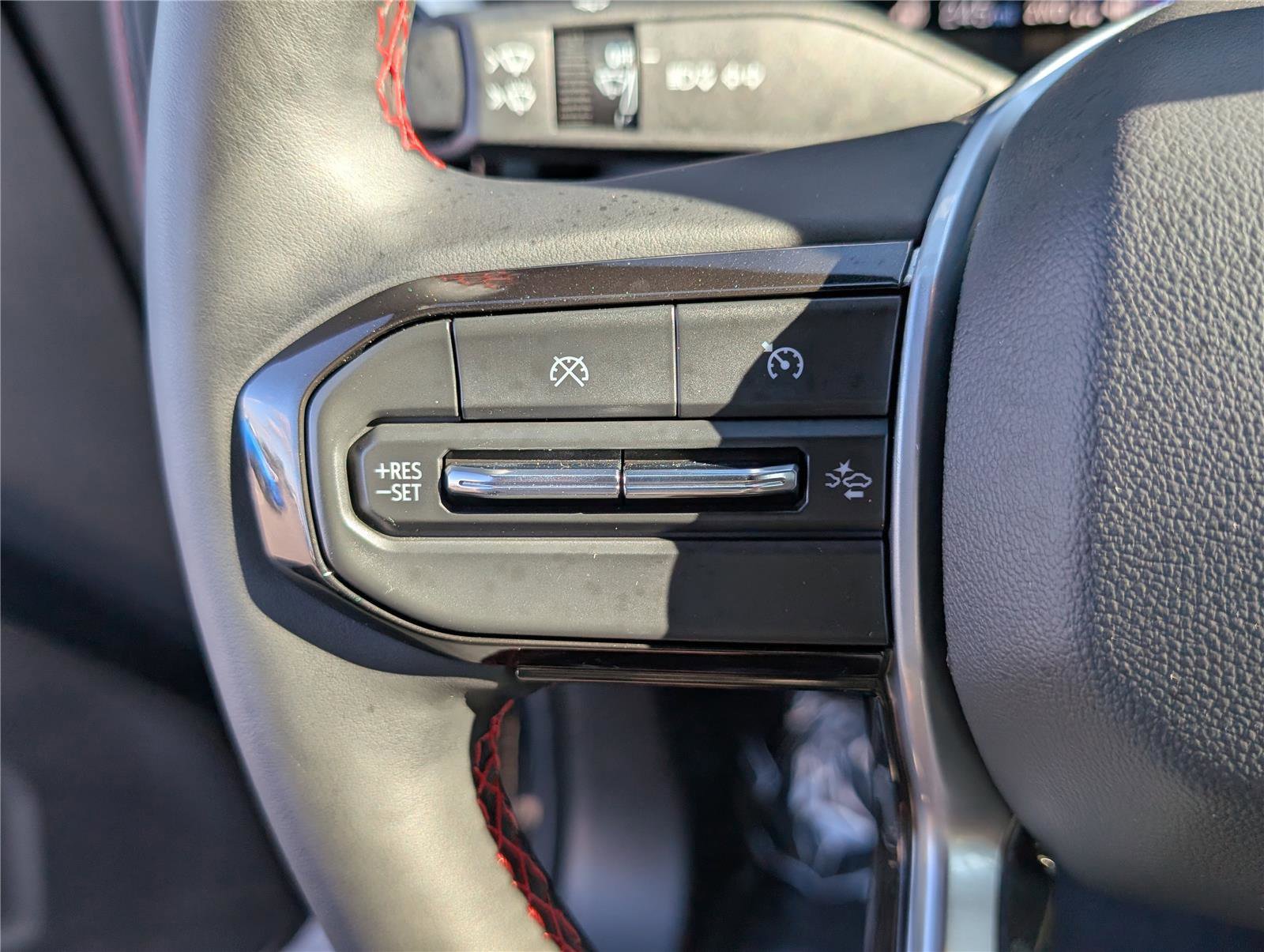 Used 2025 Chevrolet Colorado Z71 w/ Midnight Edition image 23