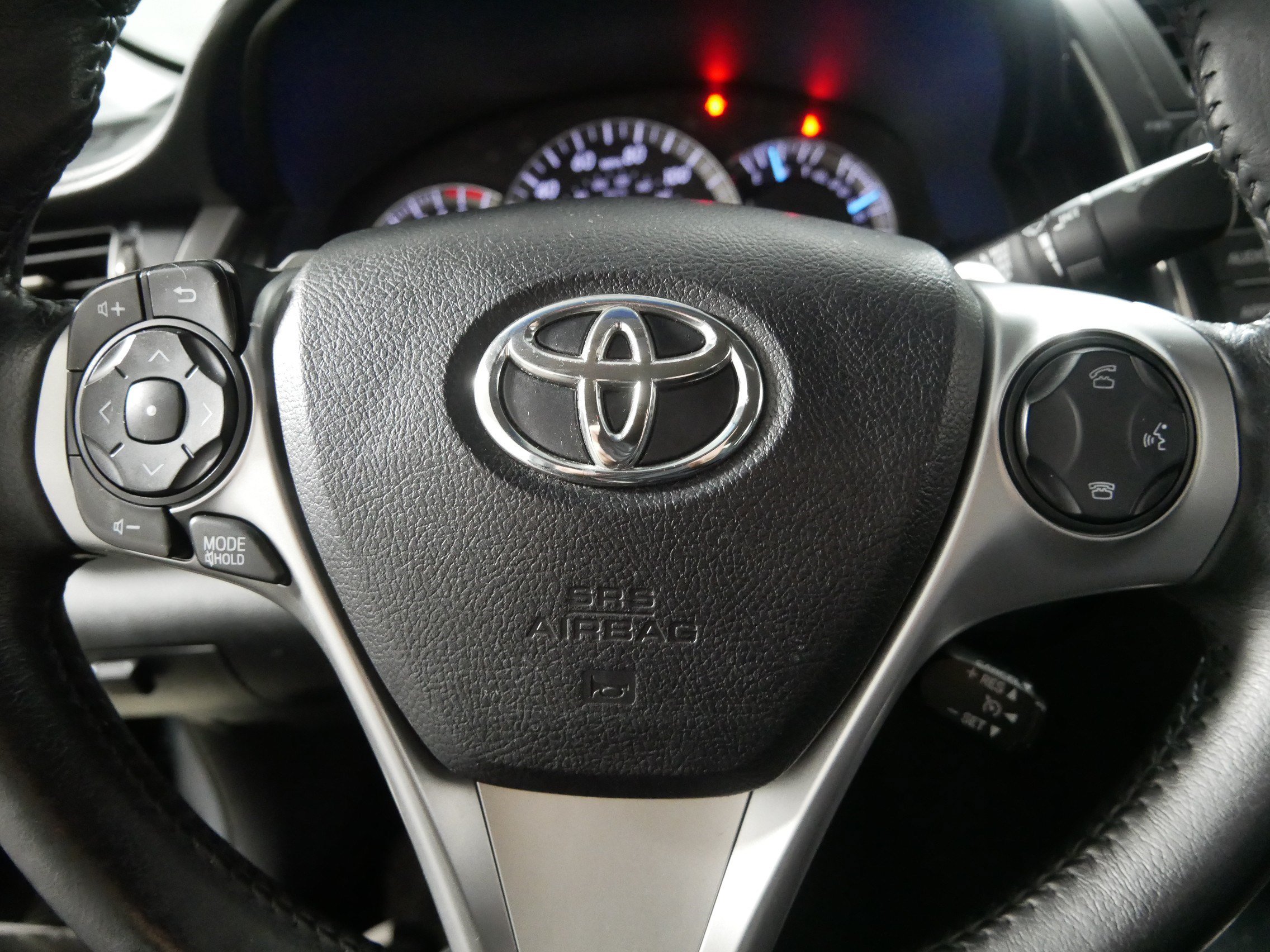 Used 2014 Toyota Camry SE FWD image 25