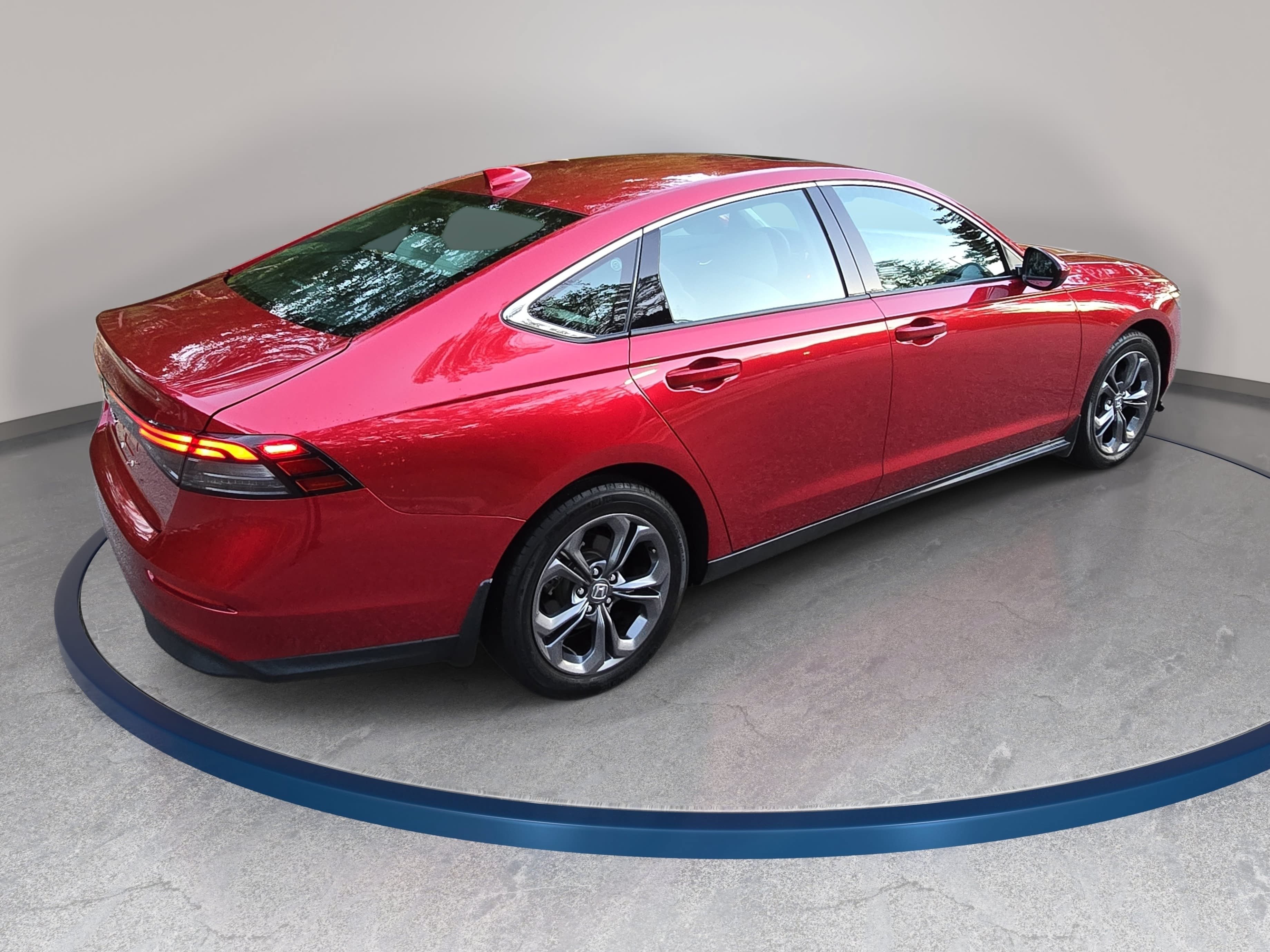 Used 2023 Honda Accord EX image 5