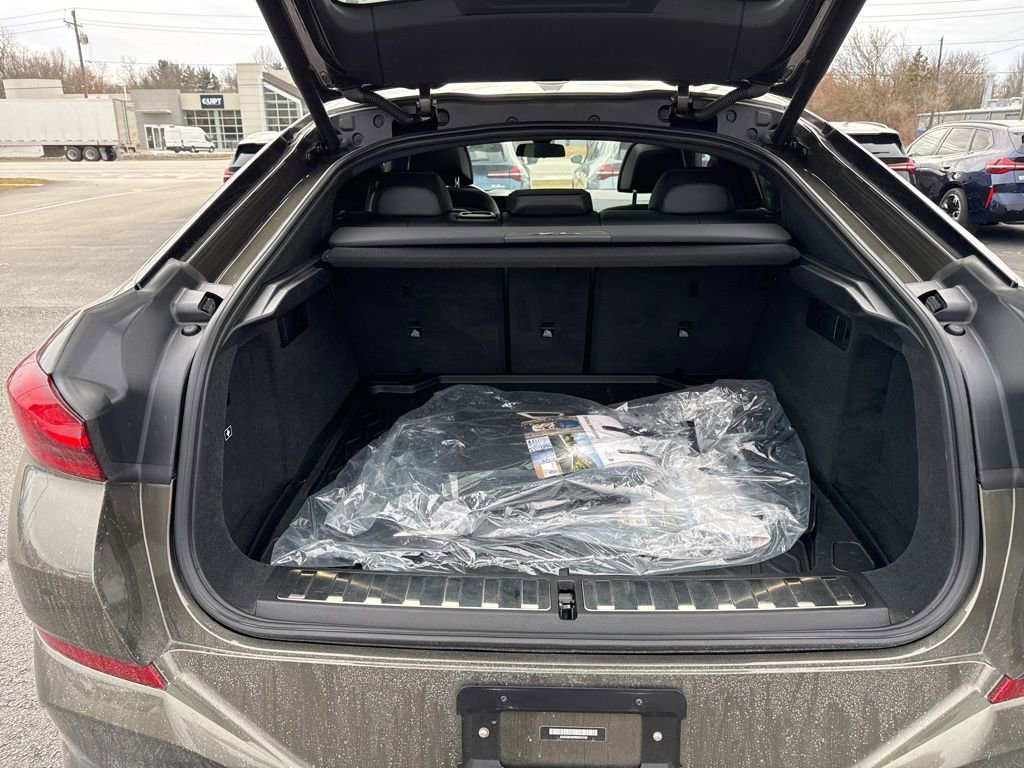 Used 2024 BMW X6 xDrive40i w/ Premium Package image 21