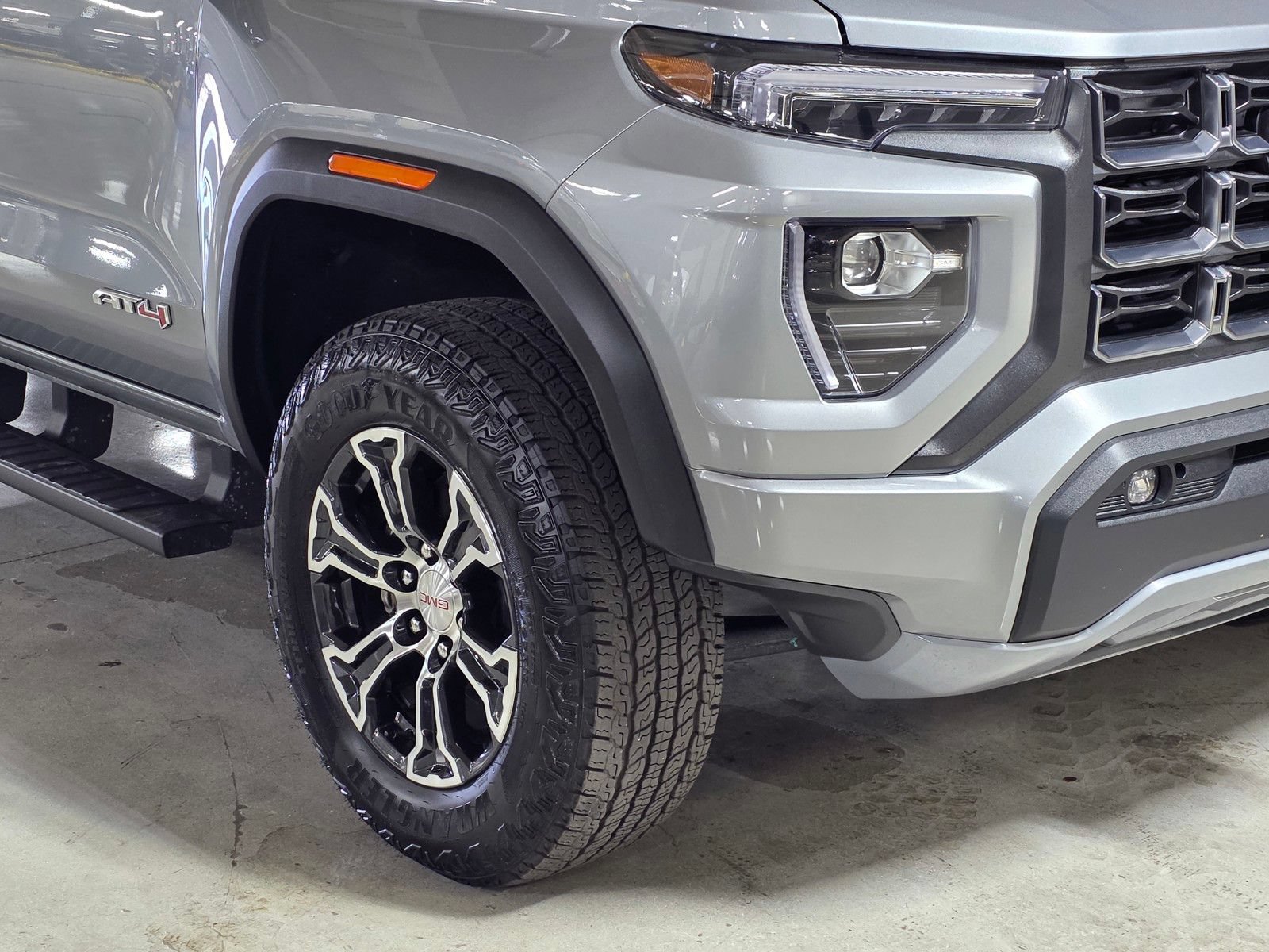 Used 2025 GMC Canyon AT4 AWD/4WD image 10