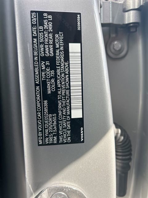 Certified 2025 Volvo XC40 B5 Plus image 28