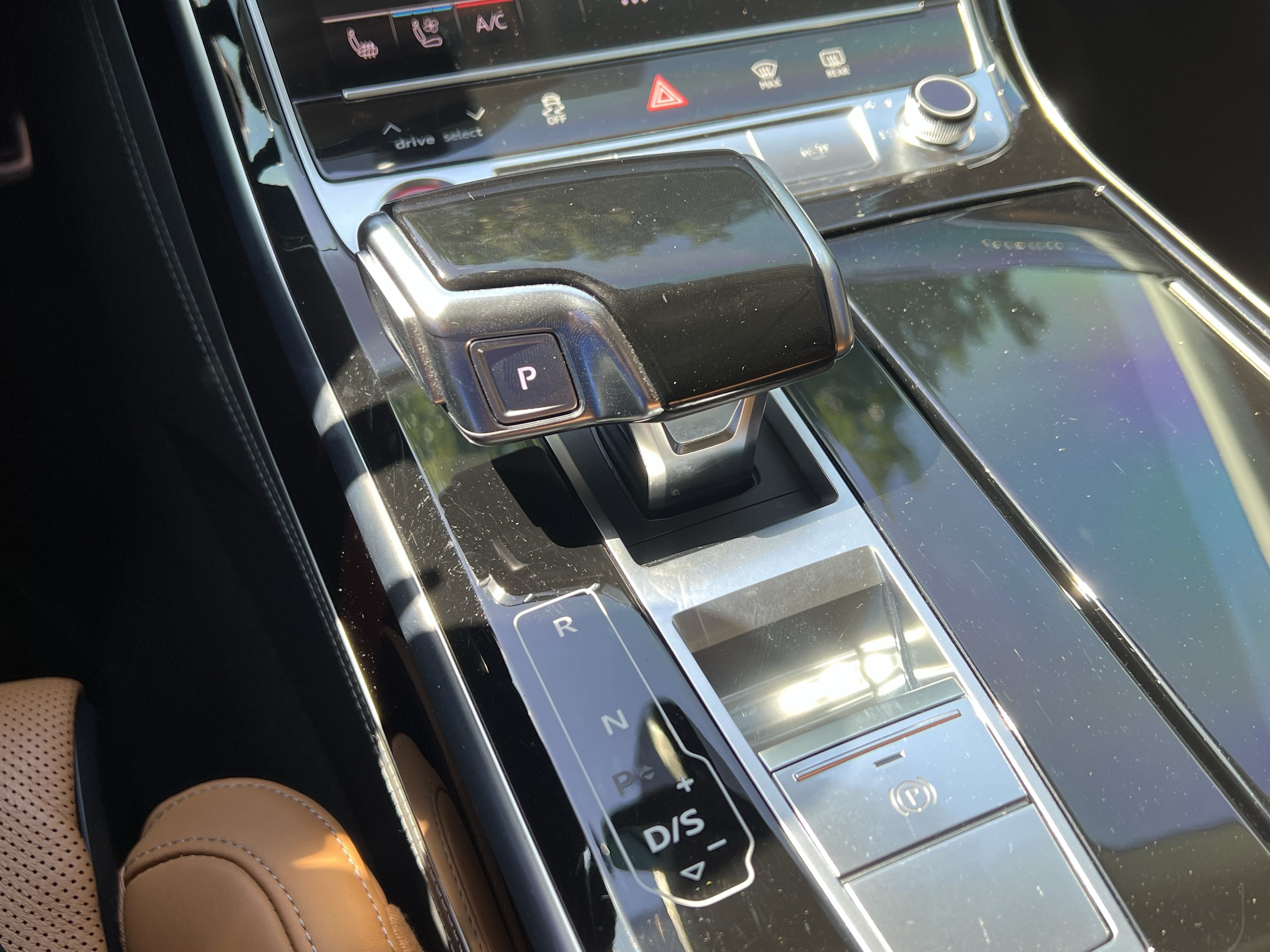 Used 2022 Audi S8 w/ S8 Comfort Plus Package AWD/4WD image 26
