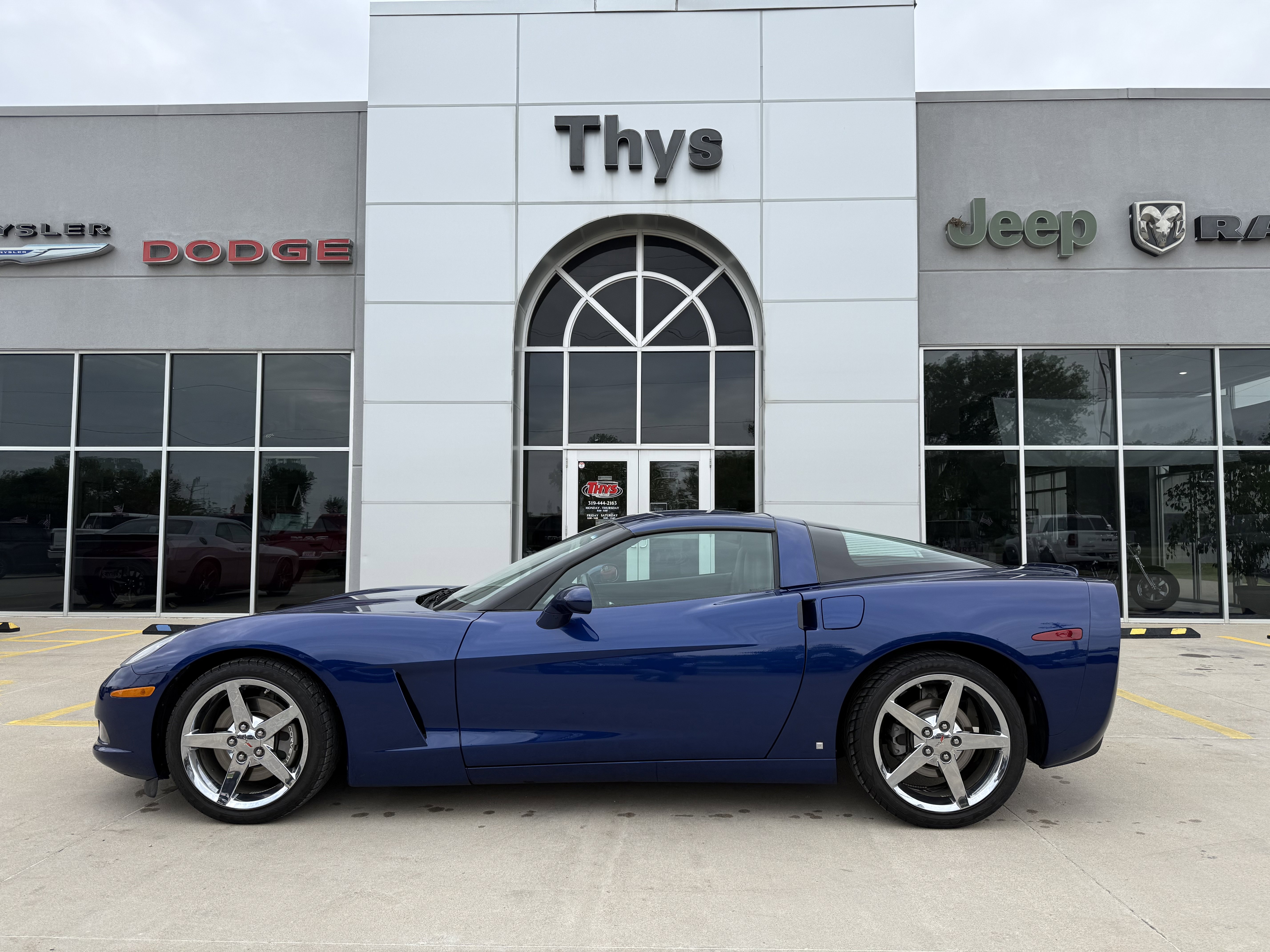 Used 2006 Chevrolet Corvette Coupe w/ Preferred Equipment Group RWD image 23