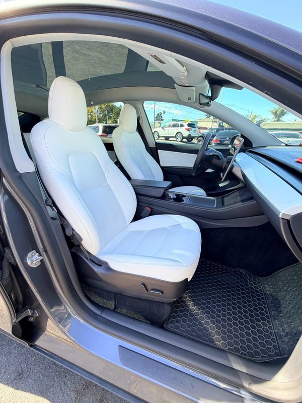 Used 2022 Tesla Model Y Performance AWD/4WD image 19
