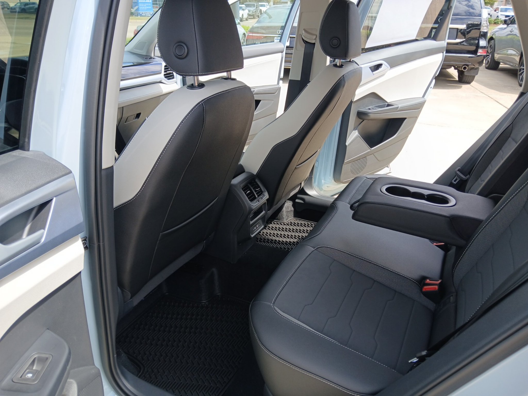 New 2027 Volkswagen Taos SE FWD image 19