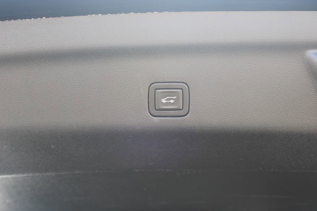 Used 2023 GMC Yukon Denali Ultimate w/ LPO, Floor Liner Package image 16