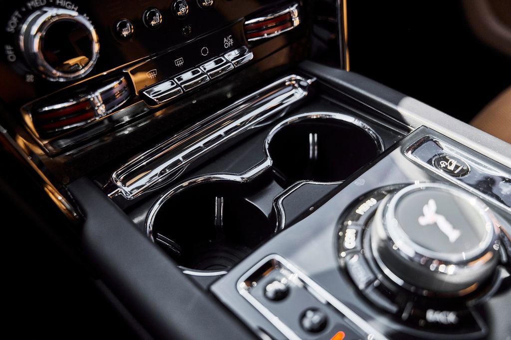 Used 2022 Rolls-Royce Cullinan Black Badge w/ Dark Exterior Package AWD/4WD image 71