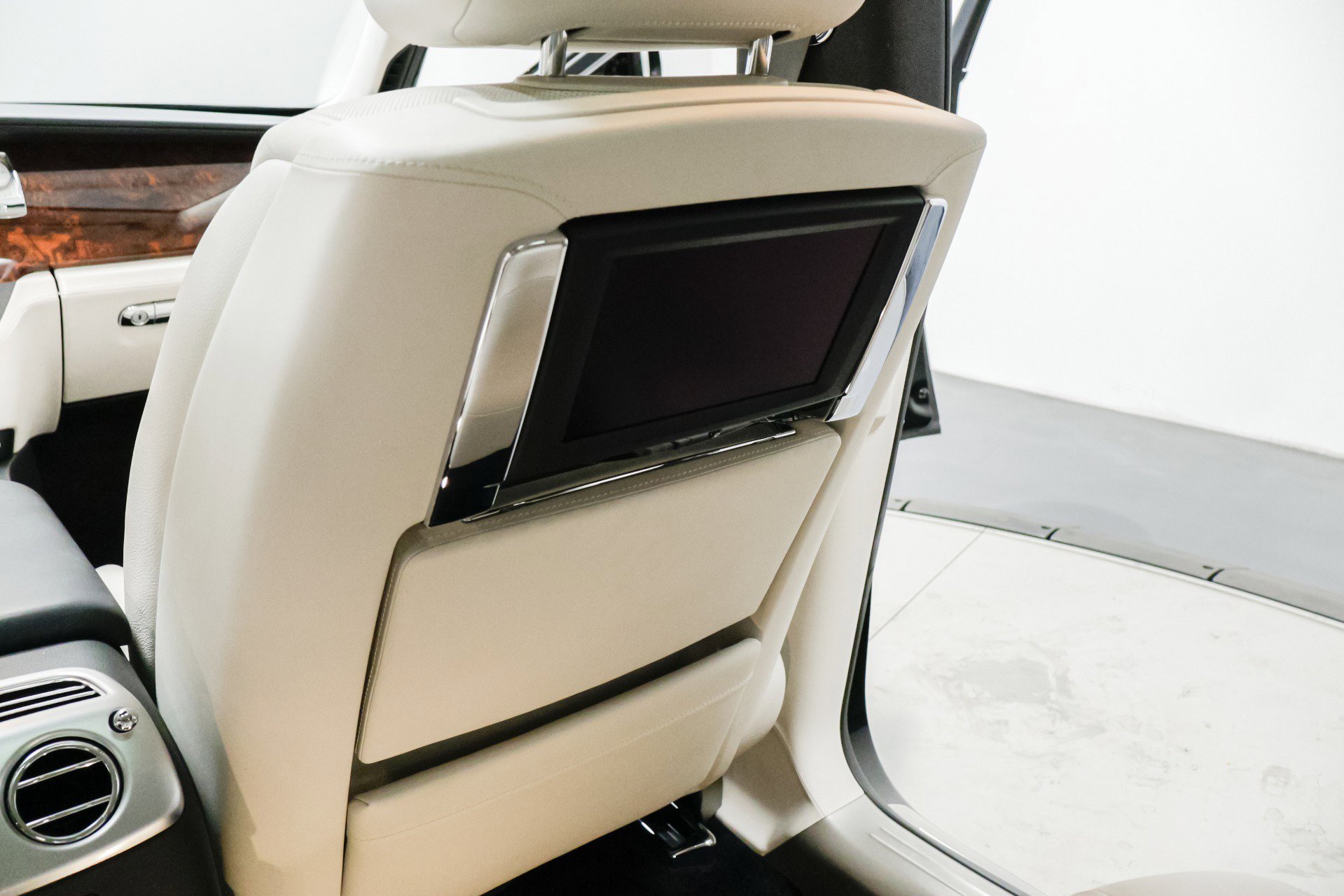 Used 2015 Rolls-Royce Ghost image 33