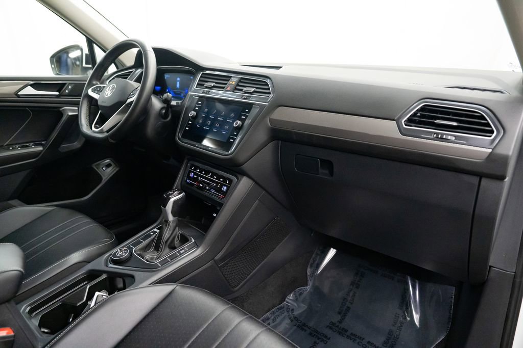 Used 2024 Volkswagen Tiguan SE image 27