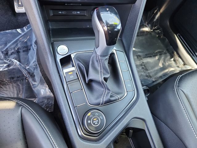 Certified 2024 Volkswagen Tiguan SE R-Line AWD/4WD image 19