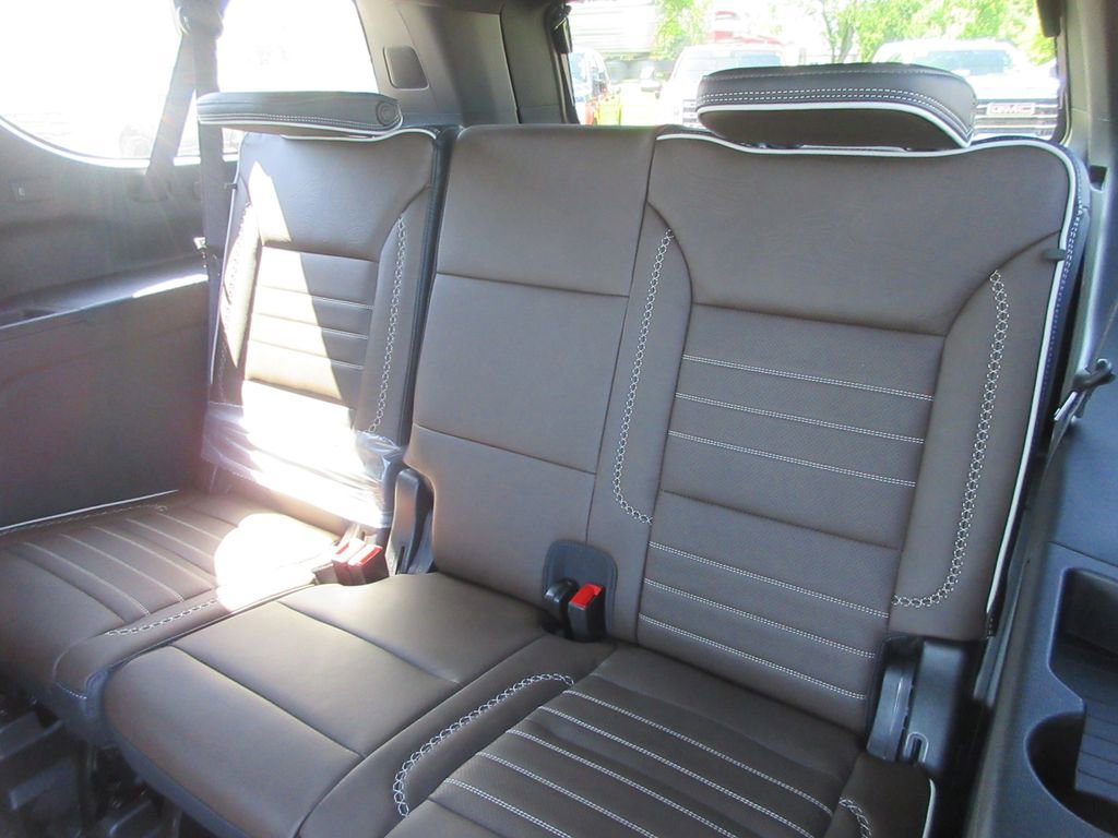 New 2026 GMC Yukon XL Denali Ultimate AWD/4WD image 13