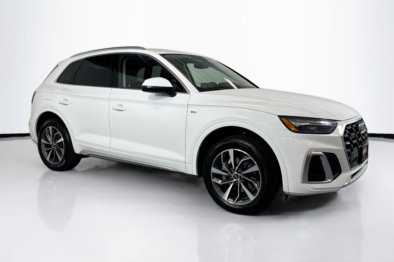 Used 2022 Audi Q5 2.0T Premium w/ Convenience Package image 3