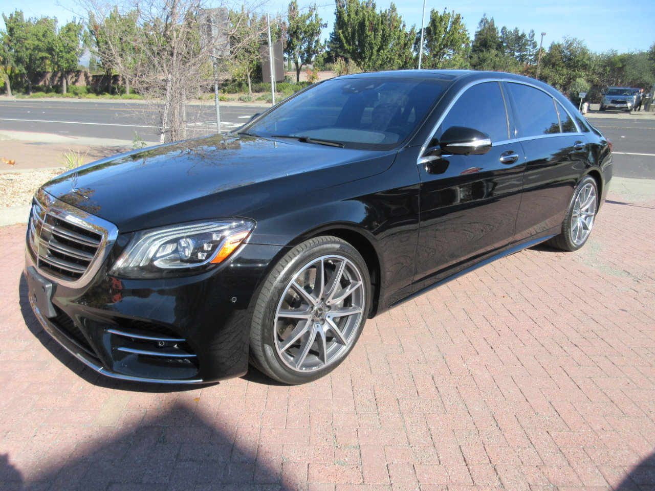 Used 2020 Mercedes-Benz S 560 Sedan w/ AMG Line Exterior image 1