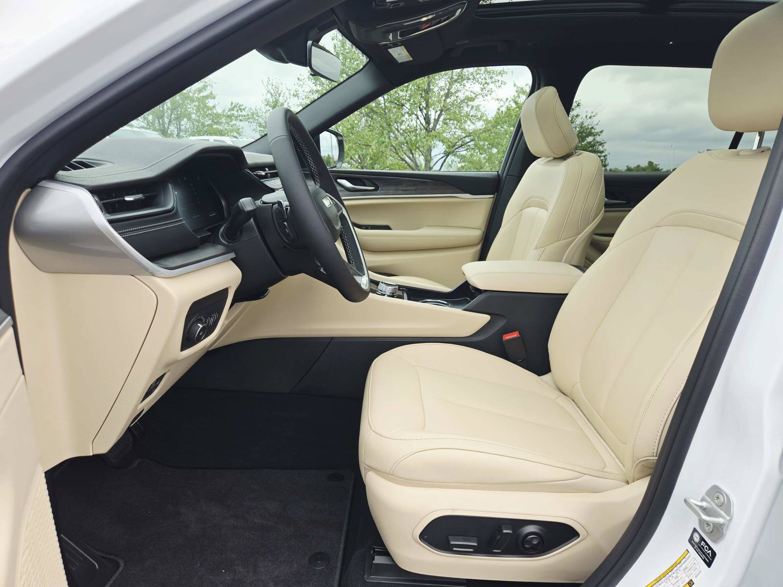 New 2027 Jeep Grand Cherokee L Limited AWD/4WD image 13