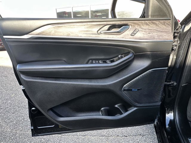 Used 2023 Jeep Grand Cherokee Overland image 18