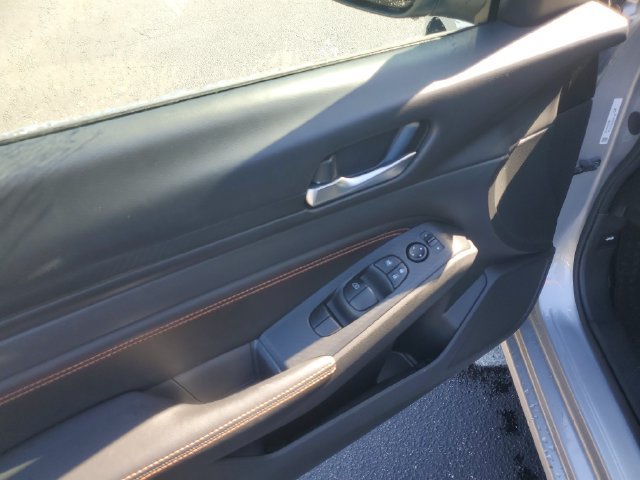 Used 2021 Nissan Altima 2.5 SR FWD image 12