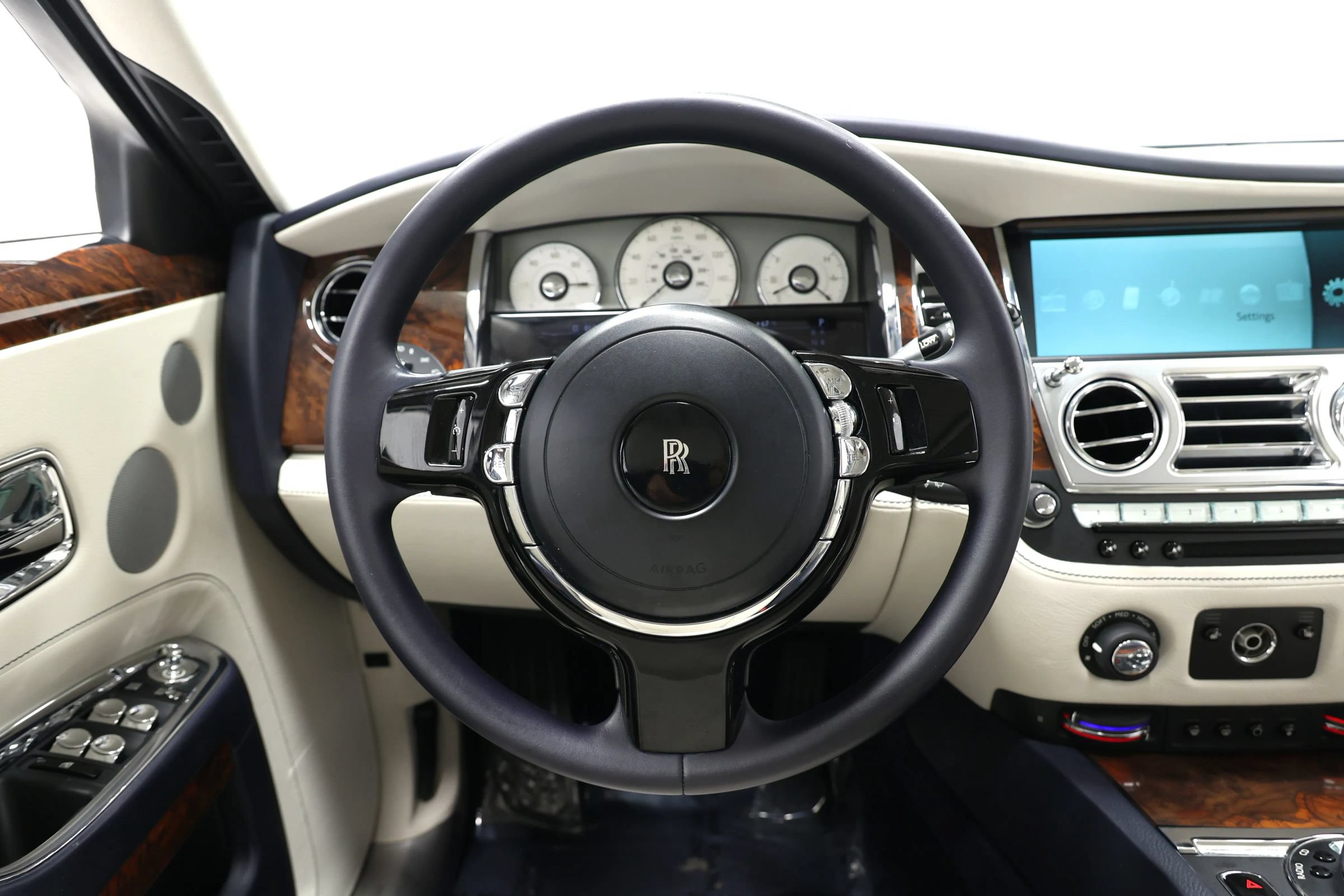 Used 2015 Rolls-Royce Ghost RWD image 23