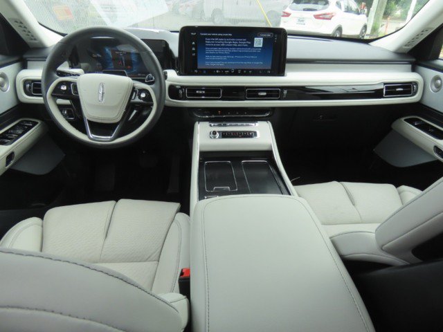 Used 2026 Lincoln Aviator Reserve AWD/4WD image 23