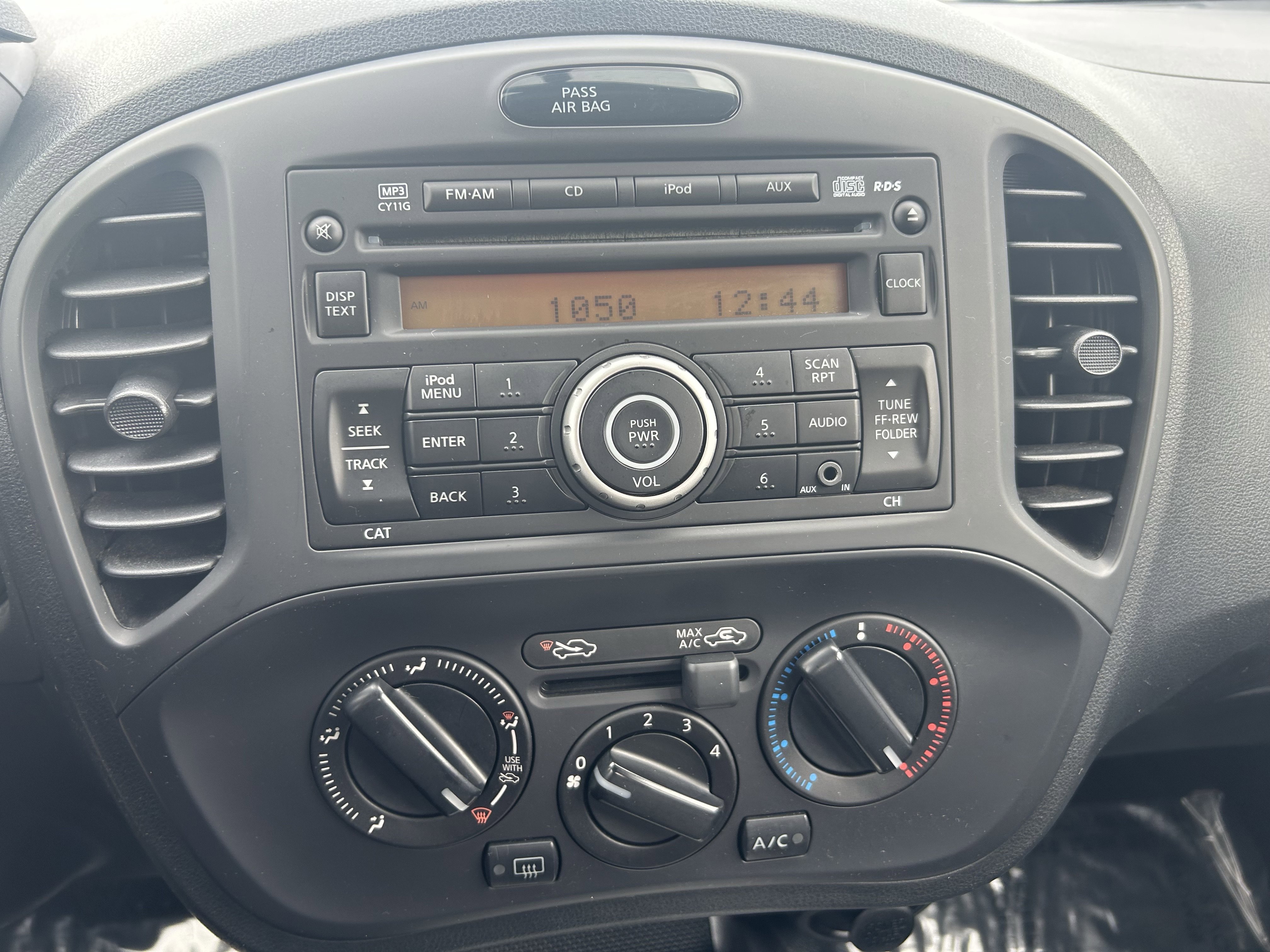 Used 2014 Nissan Juke S image 12