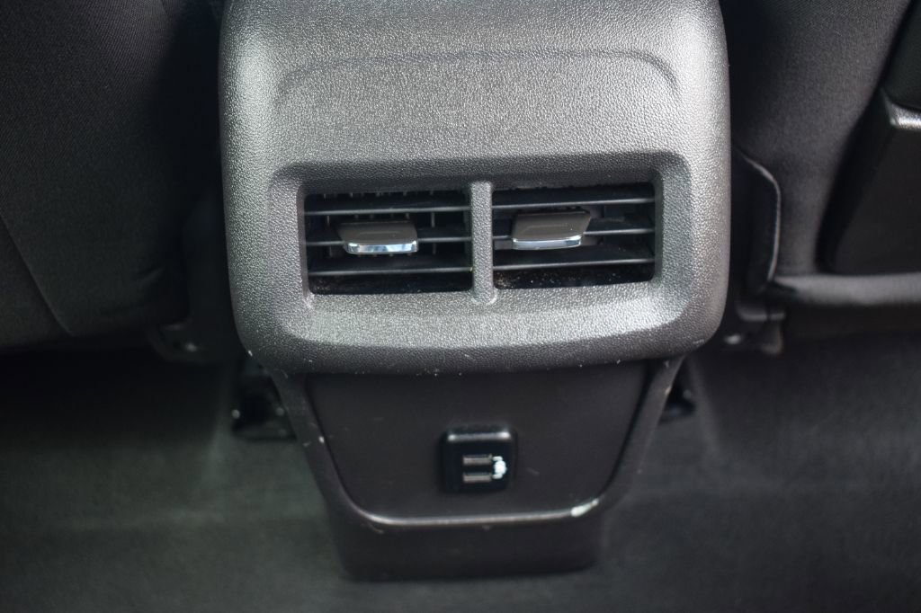 Used 2018 GMC Terrain SLE w/ LPO, Cargo Package FWD image 16