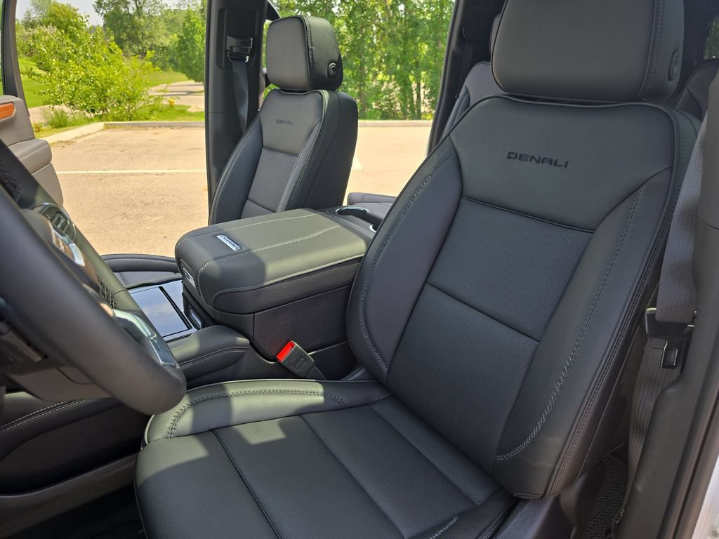 New 2026 GMC Yukon XL Denali w/ Sun & Power Step Package AWD/4WD image 16