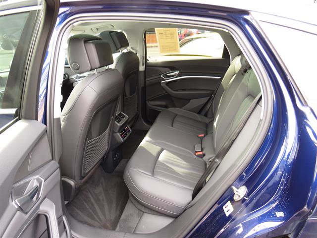 Used 2021 Audi e-tron Premium Plus w/ Premium Plus Package image 19