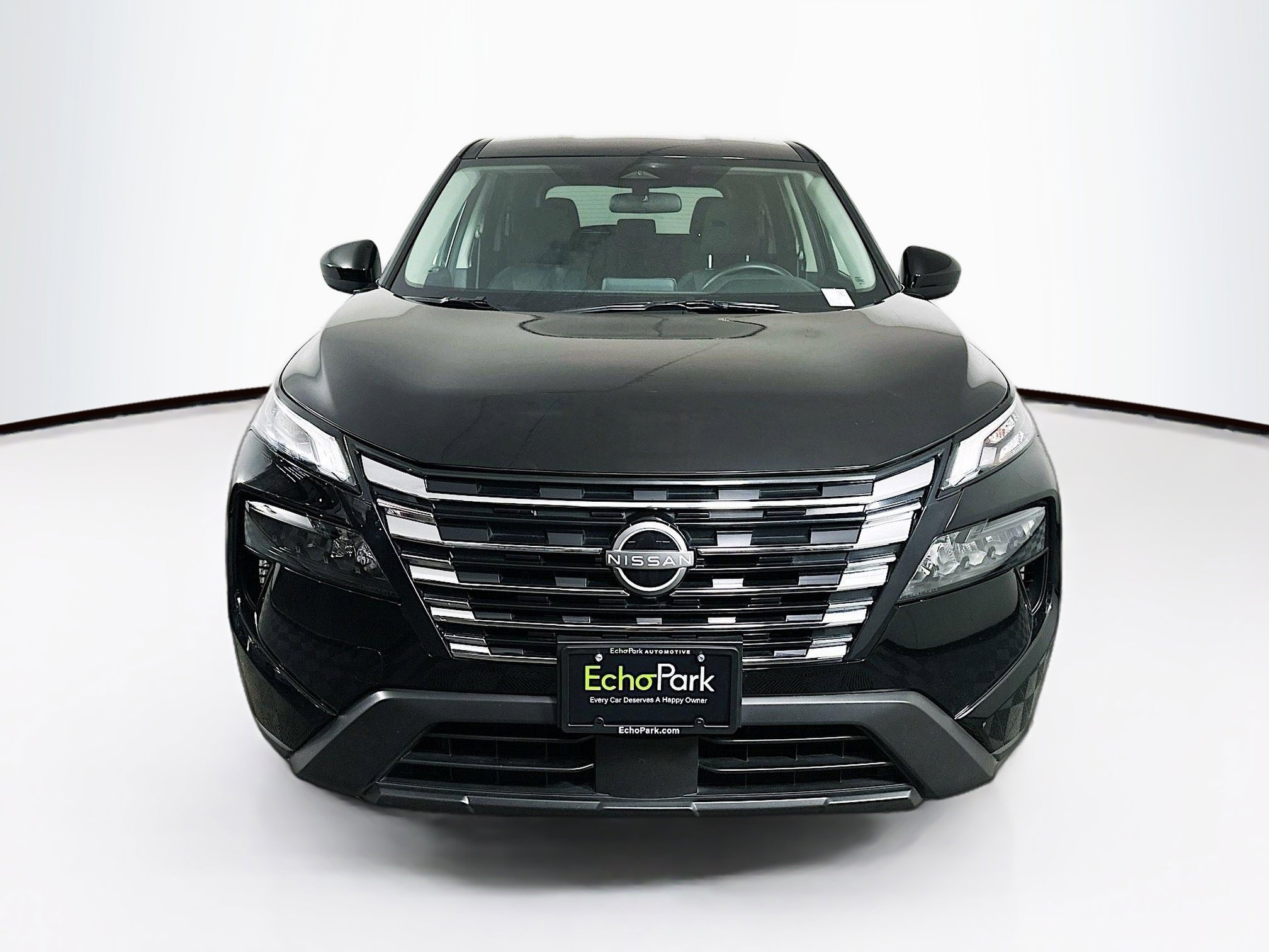 Used 2025 Nissan Rogue SV image 2