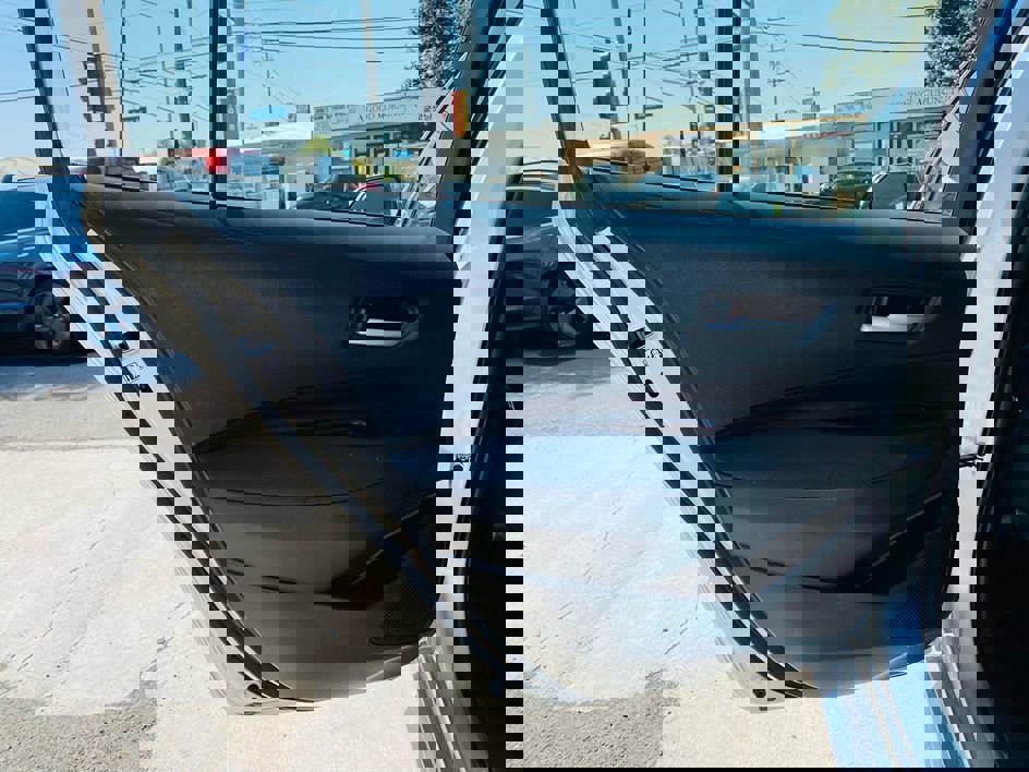 Used 2020 Toyota Corolla LE FWD image 20