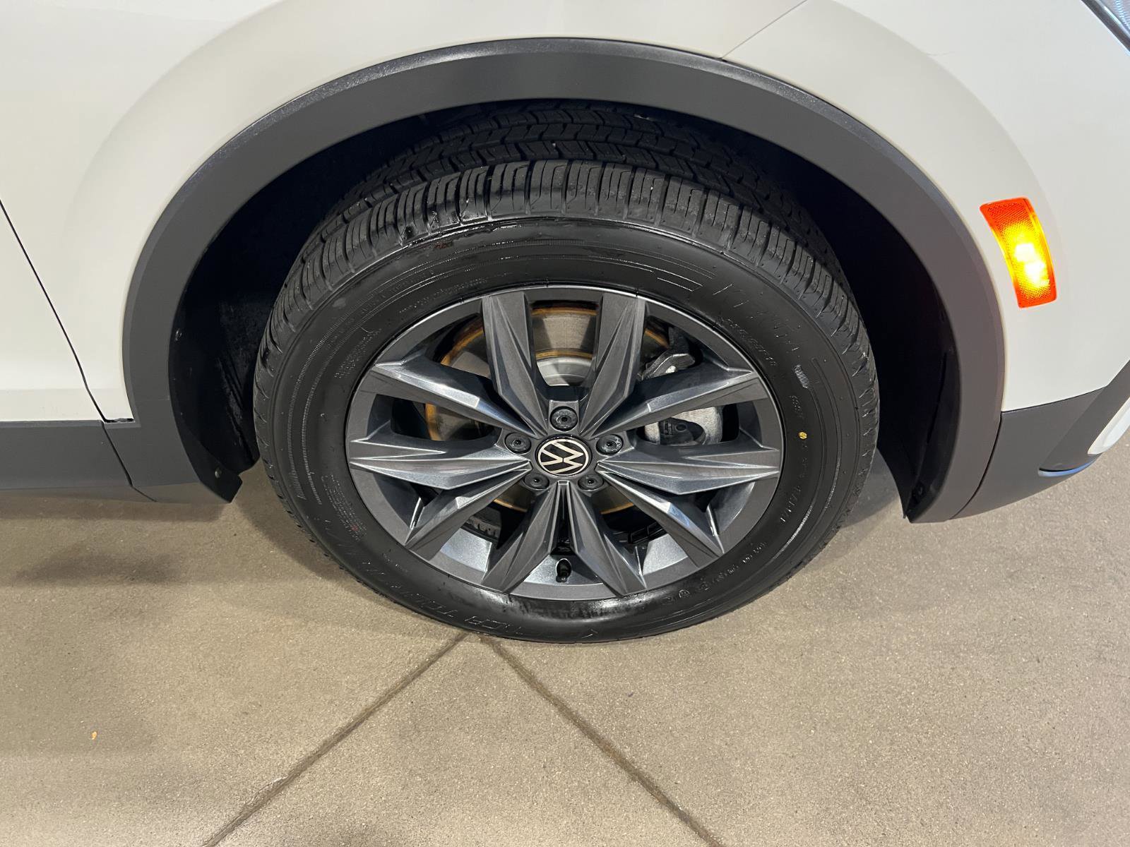 Used 2023 Volkswagen Tiguan SE image 40