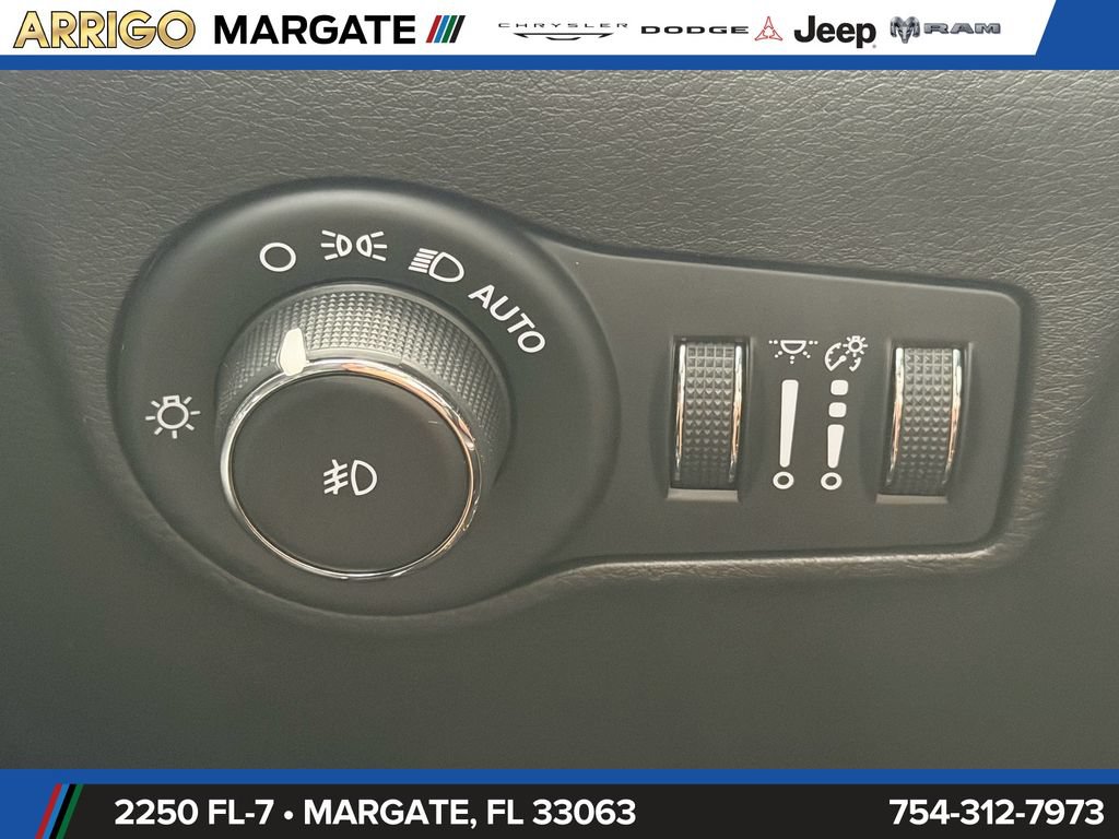 Used 2023 Jeep Compass Latitude AWD/4WD image 33