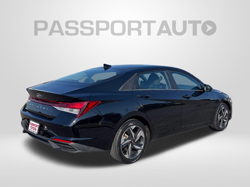 Used 2023 Hyundai Elantra SEL w/ Convenience Package FWD image 8