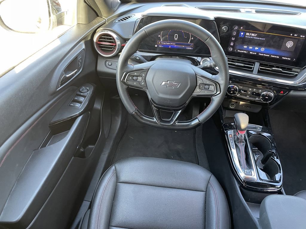 Used 2025 Chevrolet Trax RS w/ Driver Confidence Package image 13