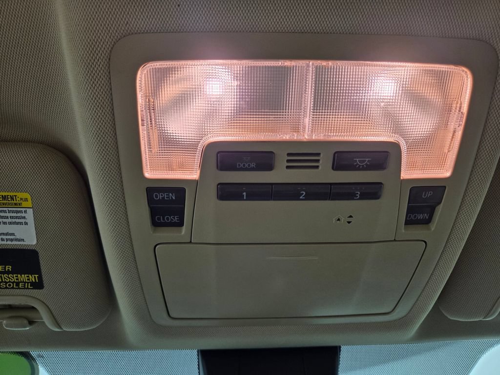 Used 2019 Toyota Highlander XLE FWD image 14