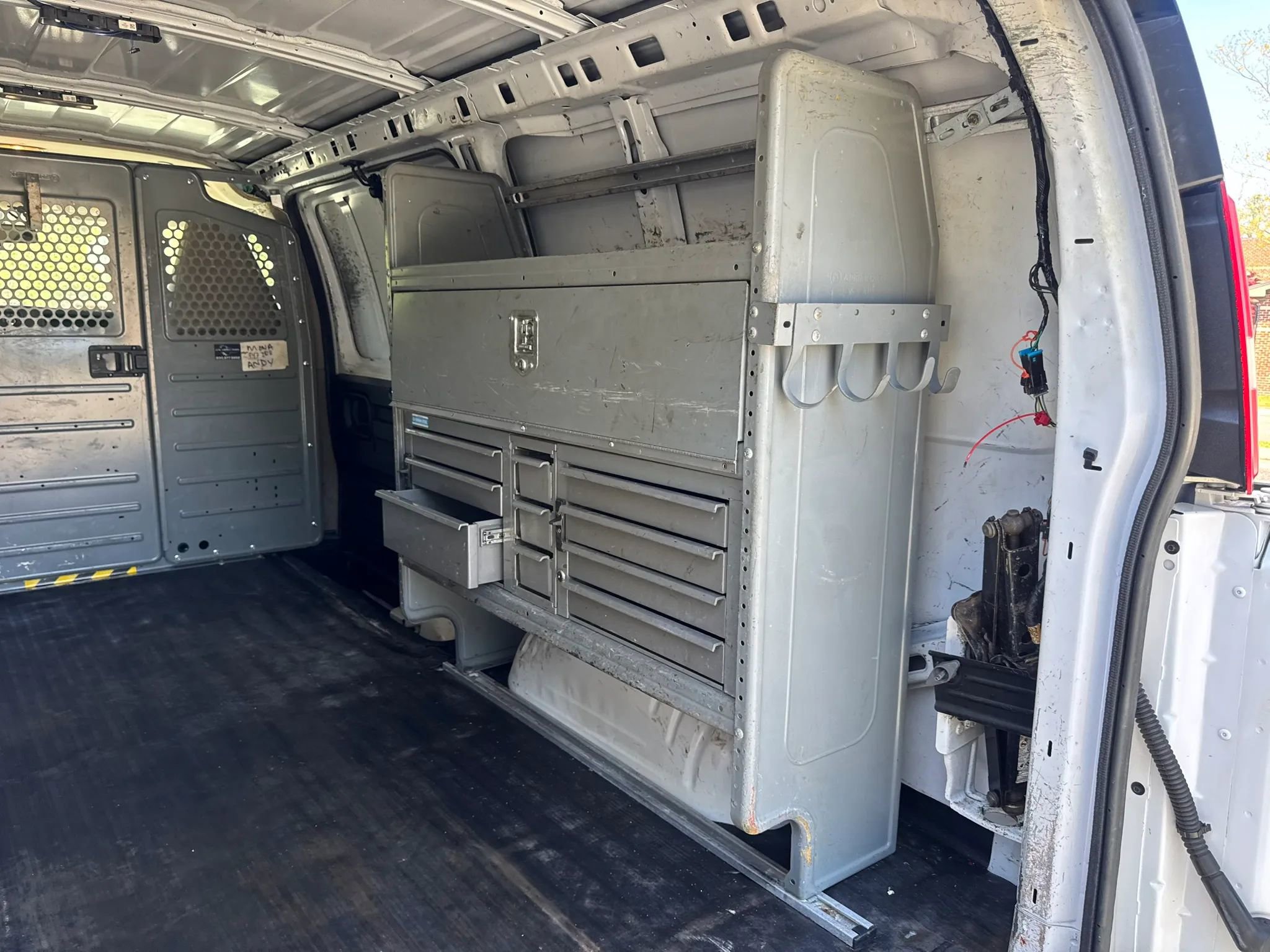 Used 2018 Chevrolet Express 2500 w/ Driver Convenience Package RWD image 17