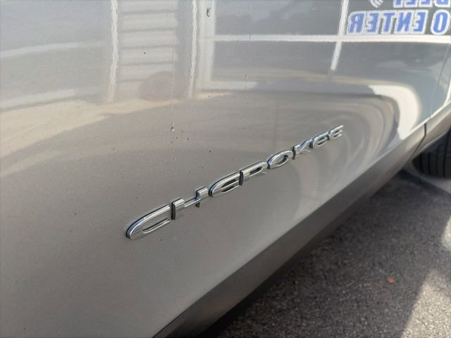 Used 2017 Jeep Cherokee Limited image 7