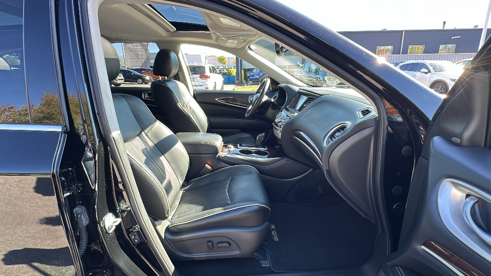 Used 2019 INFINITI QX60 Luxe w/ Sensory Package AWD/4WD image 24