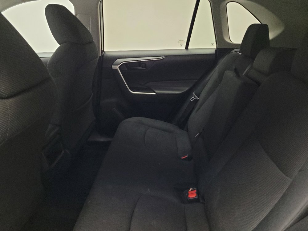 Used 2021 Toyota RAV4 LE FWD image 18