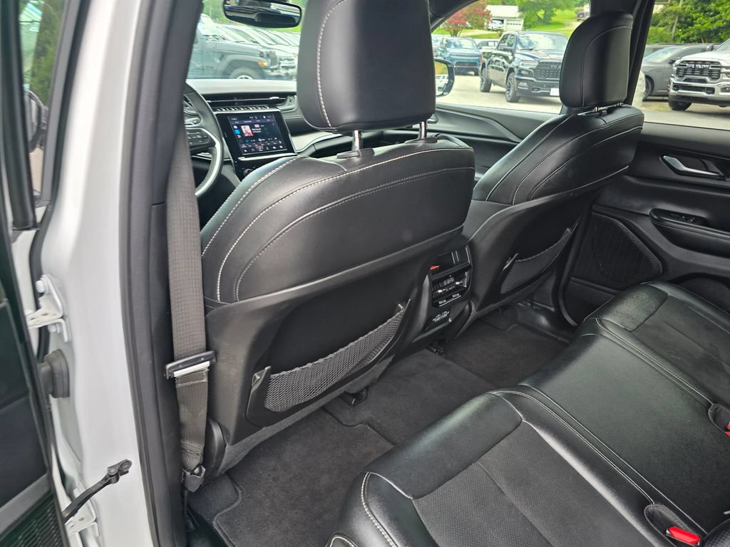 Used 2024 Jeep Grand Cherokee Altitude AWD/4WD image 24